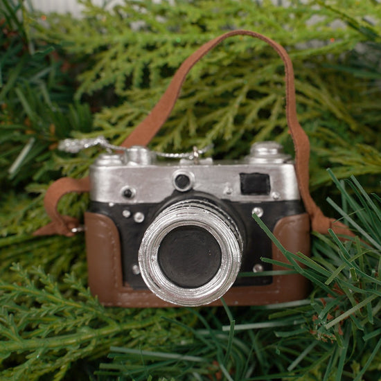 Camera Ornament /2 - Christmas Place