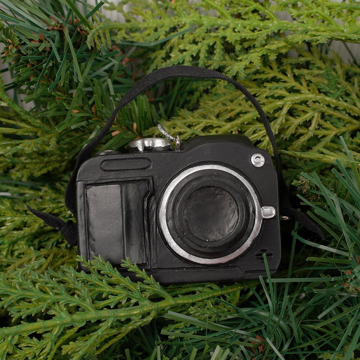 Camera Ornament /2 - Christmas Place