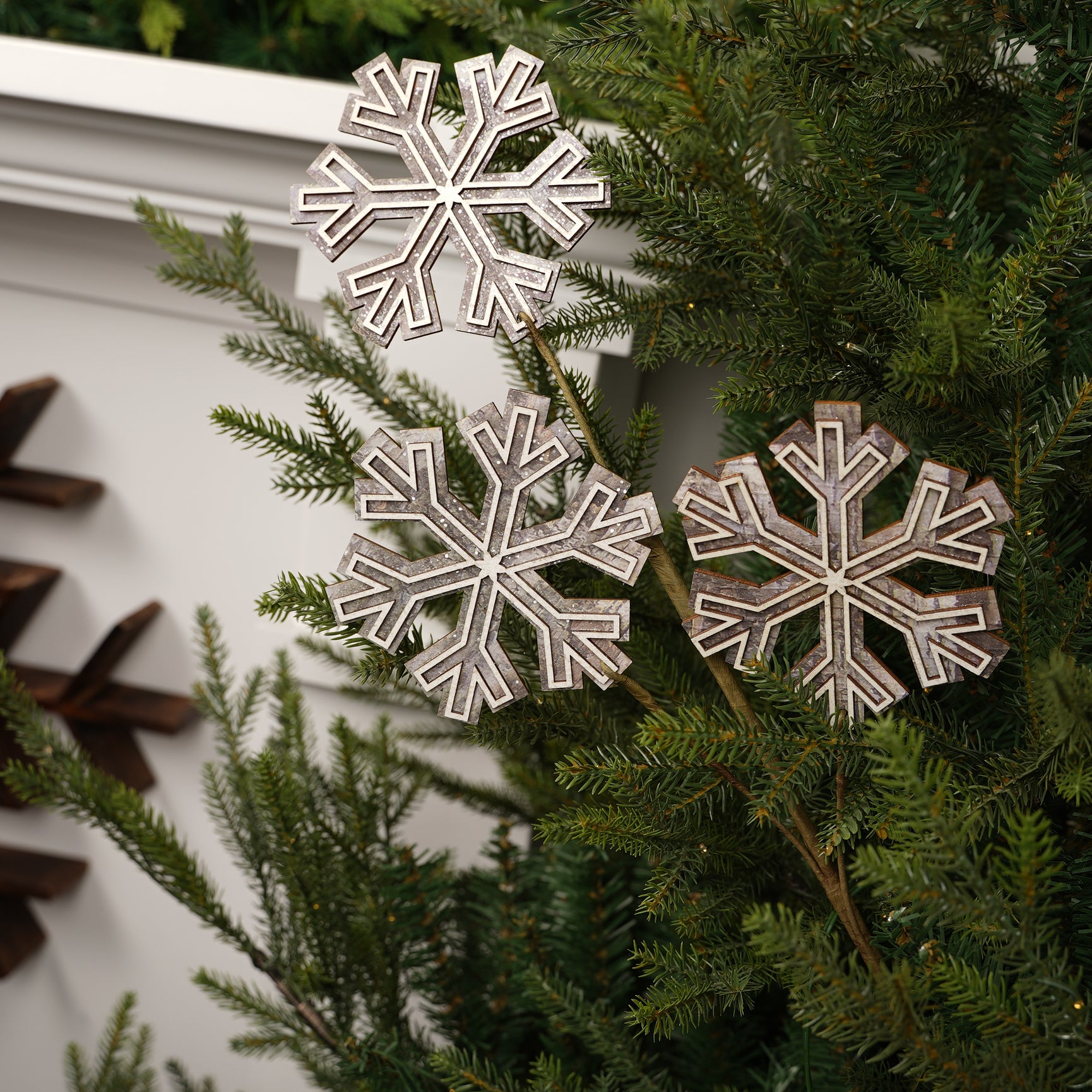 Natural Snowflake Christmas Tree Spray - Christmas Place