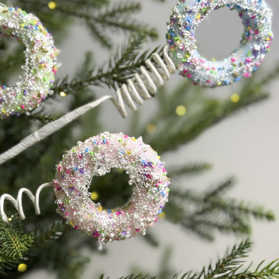 26 Inch Confetti Circle Stem - Christmas Place