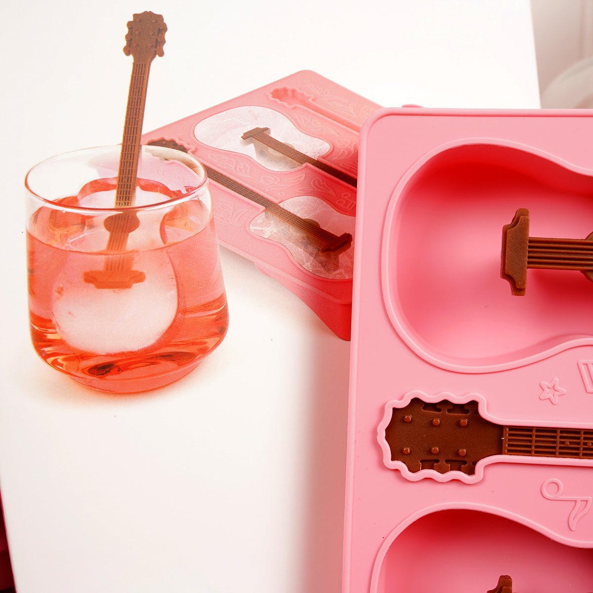 DOLLY PARTON ICE MOLD WITH GUITAR STIRRERS - Christmas Place