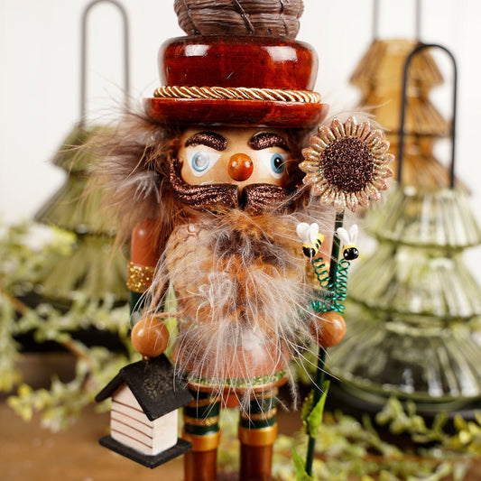 Bee Keeper Nutcracker - Christmas Place