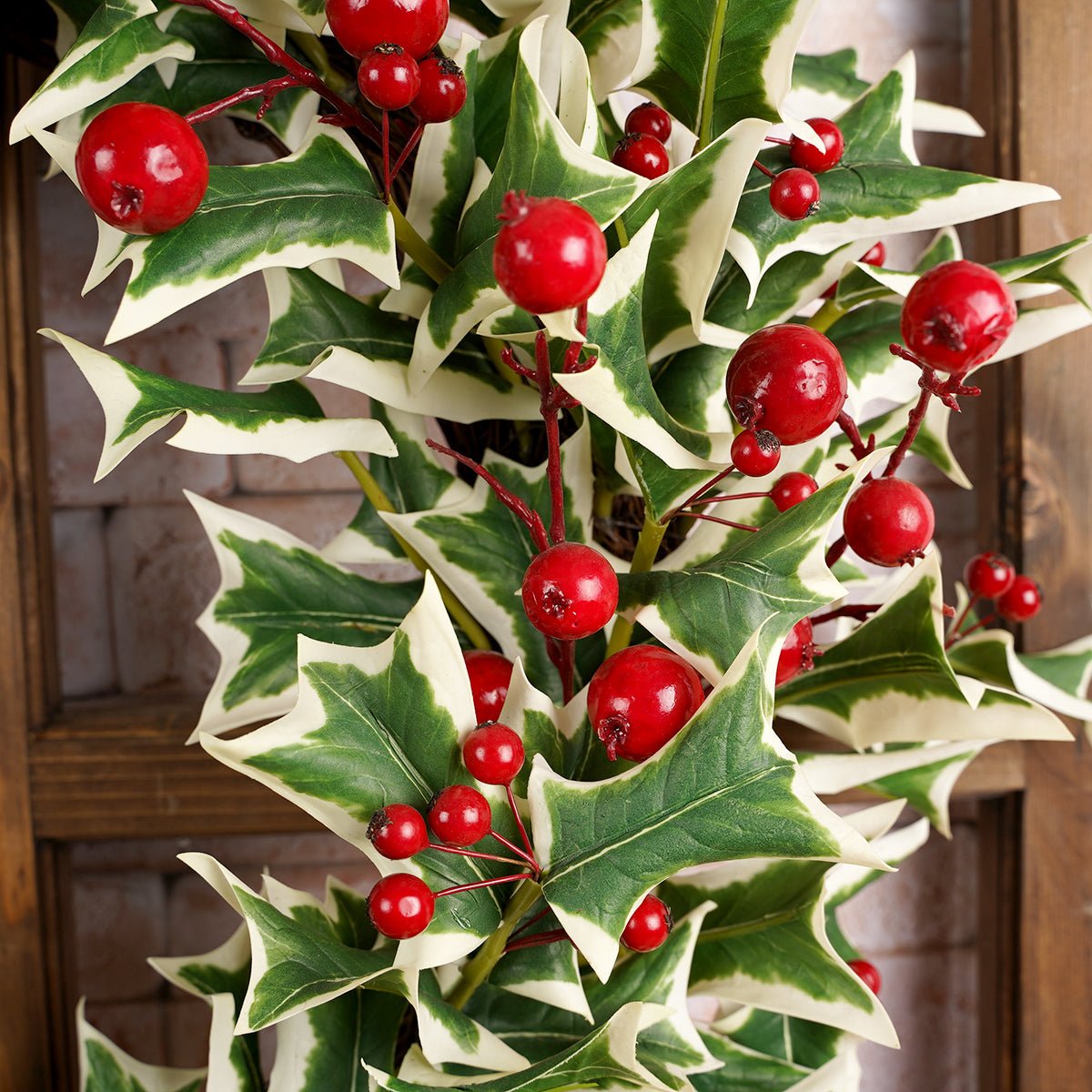 24In Pacific Northwest Holly Berry Wreath - Christmas Place