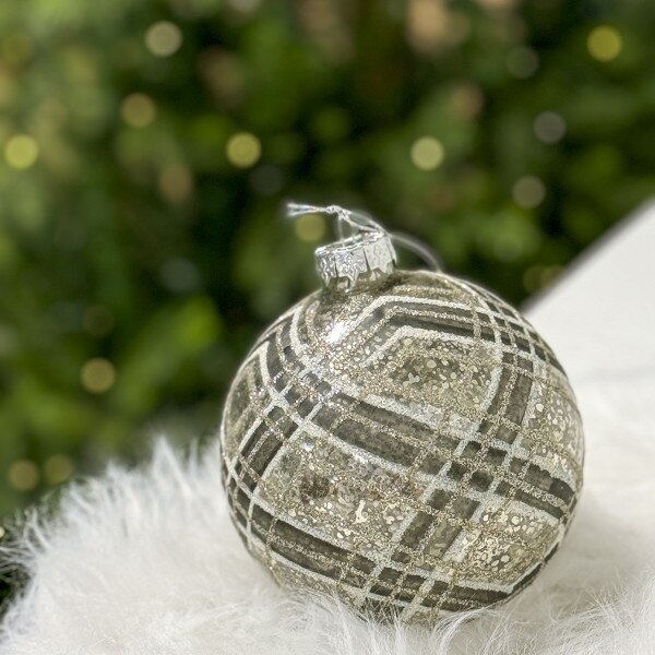 Glass Diagonal Plaid Ball Ornament1